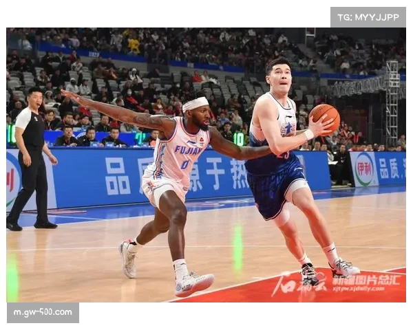 新疆调整进攻节奏 琼斯掌控球权分配与阿不都沙拉木侧翼进攻并重